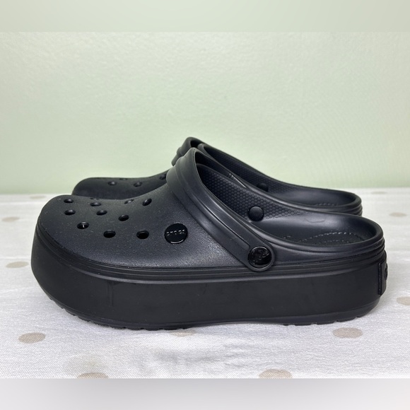 CROCS WOMEN’S CROCBAND PLATFORM SLIDE ON CROC BLACK RUBBER *LIKE NEW* SIZE 7 - Picture 1 of 6